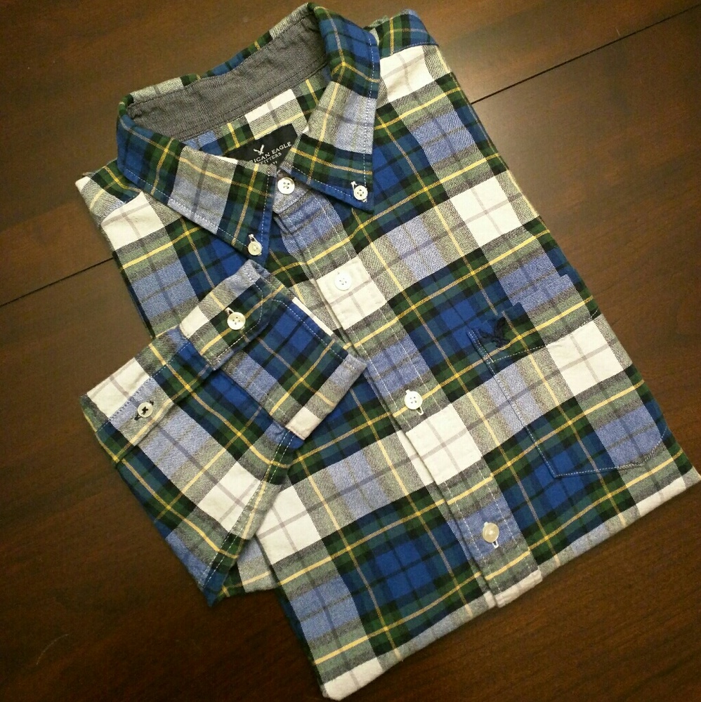 American Eagle Classic Fit Button Down - Large